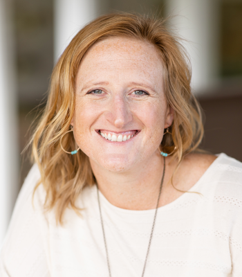 Portrait of Becka Anderson, Real Estate Agent.